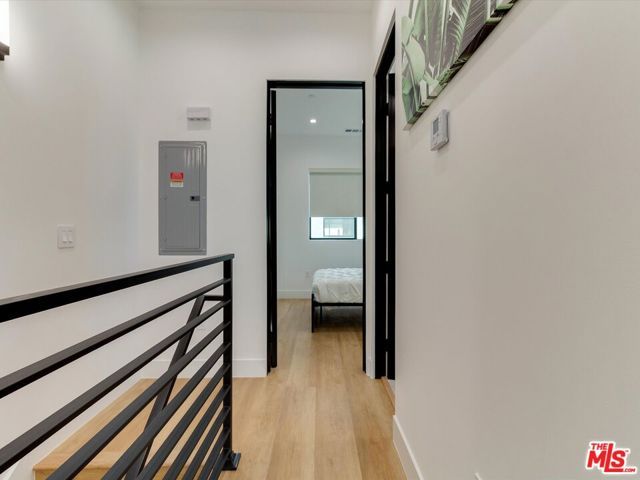 2815 S Redondo Boulevard, Los Angeles, CA 90016