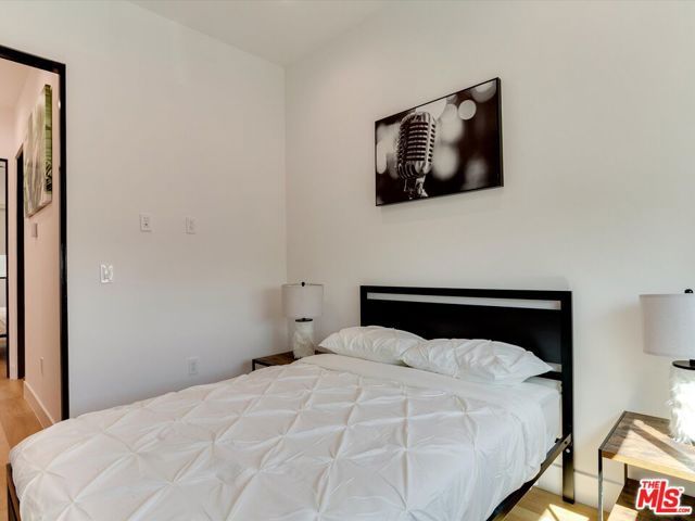 2815 S Redondo Boulevard, Los Angeles, CA 90016