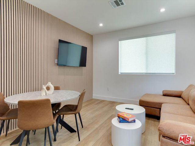 2815 S Redondo Boulevard, Los Angeles, CA 90016