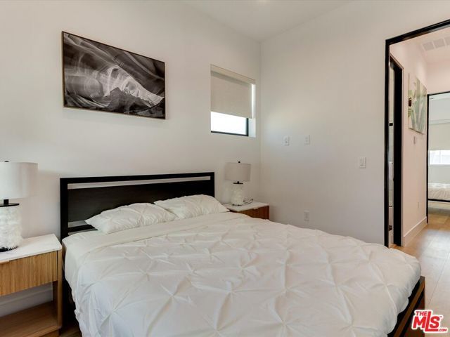 2815 S Redondo Boulevard, Los Angeles, CA 90016