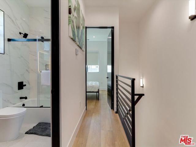 2815 S Redondo Boulevard, Los Angeles, CA 90016