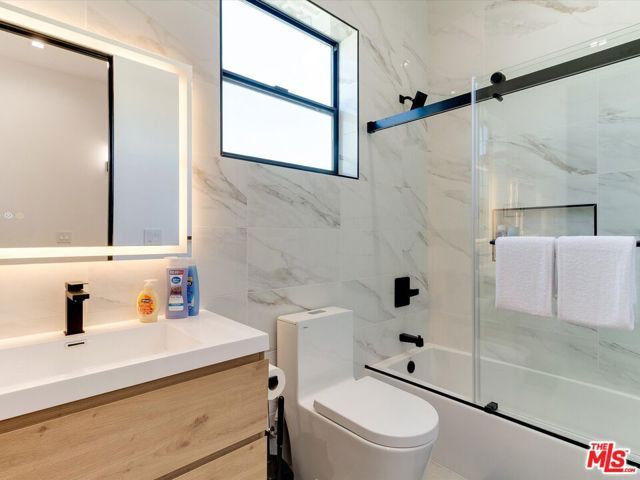 2815 S Redondo Boulevard, Los Angeles, CA 90016