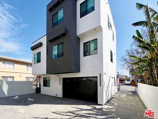 2815 S Redondo Boulevard, Los Angeles, CA 90016