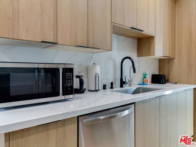 2815 S Redondo Boulevard, Los Angeles, CA 90016