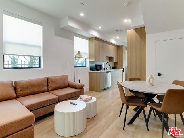 2815 S Redondo Boulevard, Los Angeles, CA 90016