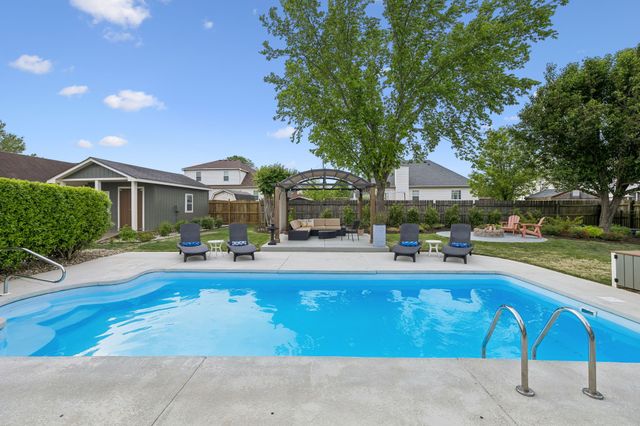 105 Hedge Ct, Smyrna, TN 37167