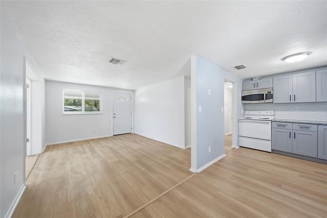 20514 MICKENS DRIVE, Dade City, FL 33523