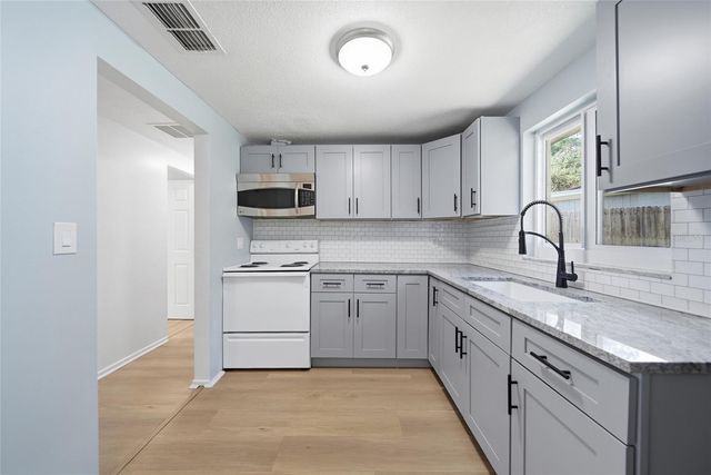 20514 MICKENS DRIVE, Dade City, FL 33523