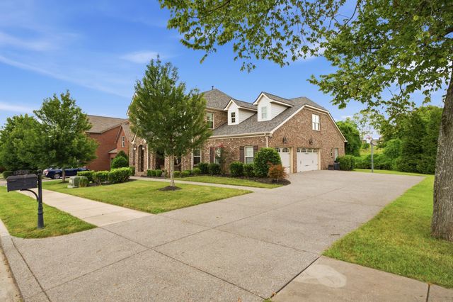 1308 Reynard Dr, Gallatin, TN 37066