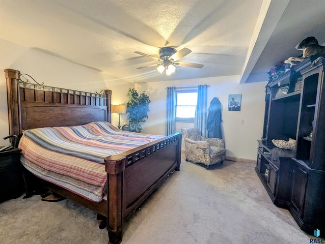 2405 S Lyndale Ave Avenue, Sioux Falls, SD 57105