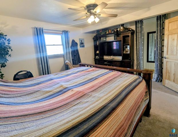 2405 S Lyndale Ave Avenue, Sioux Falls, SD 57105