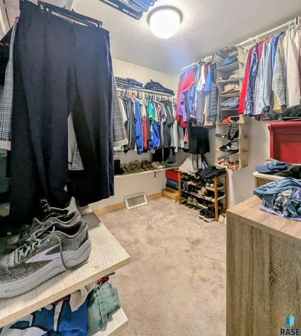 2405 S Lyndale Ave Avenue, Sioux Falls, SD 57105