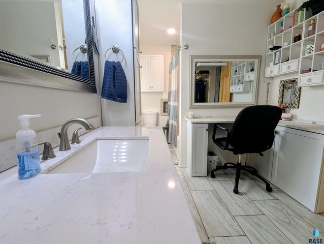 2405 S Lyndale Ave Avenue, Sioux Falls, SD 57105