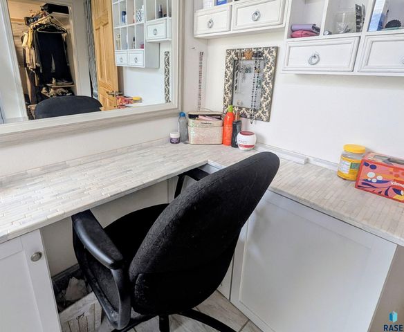 2405 S Lyndale Ave Avenue, Sioux Falls, SD 57105