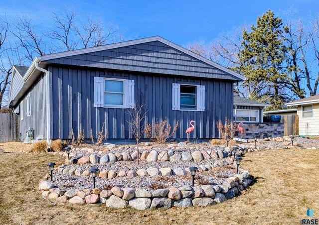 2405 S Lyndale Ave Avenue, Sioux Falls, SD 57105