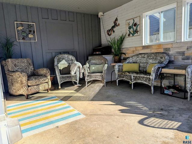 2405 S Lyndale Ave Avenue, Sioux Falls, SD 57105