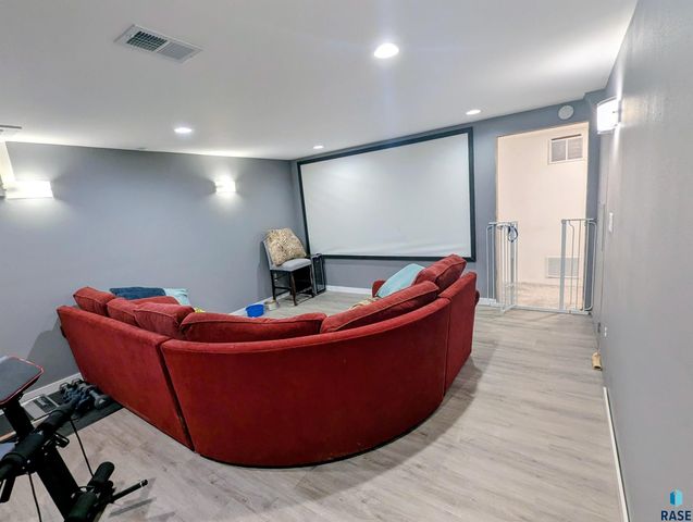 2405 S Lyndale Ave Avenue, Sioux Falls, SD 57105