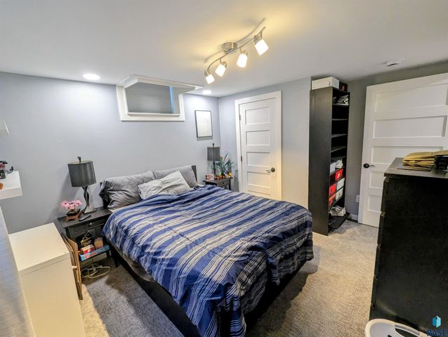 2405 S Lyndale Ave Avenue, Sioux Falls, SD 57105