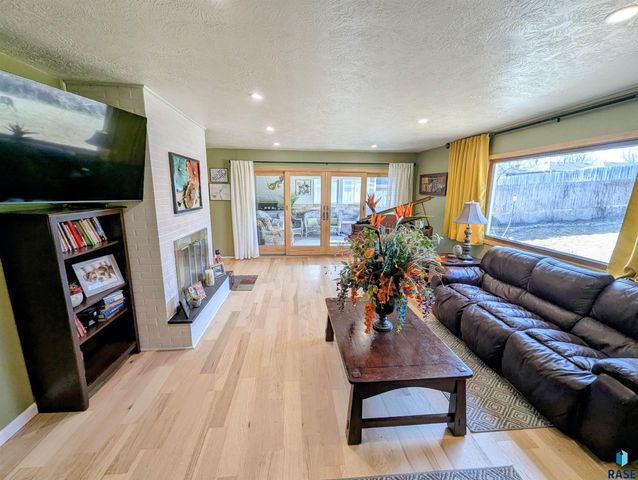 2405 S Lyndale Ave Avenue, Sioux Falls, SD 57105