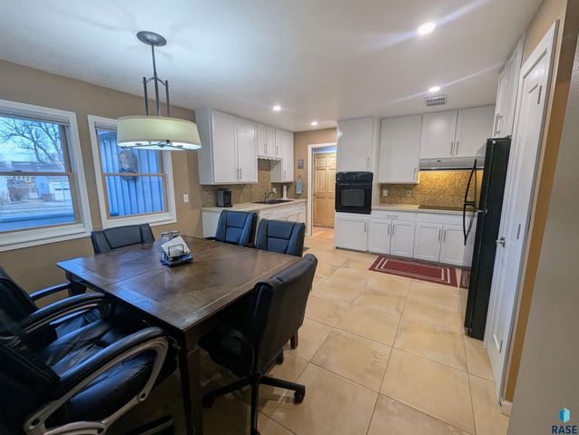 2405 S Lyndale Ave Avenue, Sioux Falls, SD 57105