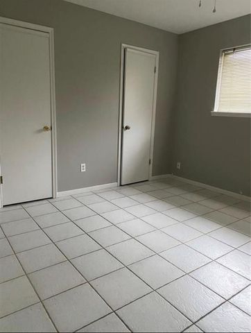 323 Edgeton Court, Houston, TX 77015