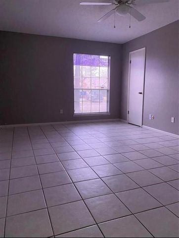 323 Edgeton Court, Houston, TX 77015