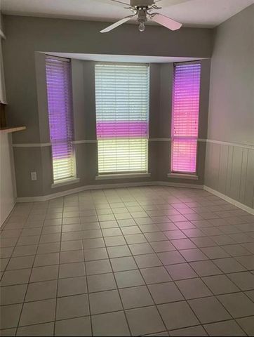 323 Edgeton Court, Houston, TX 77015