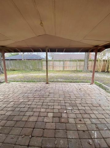 323 Edgeton Court, Houston, TX 77015