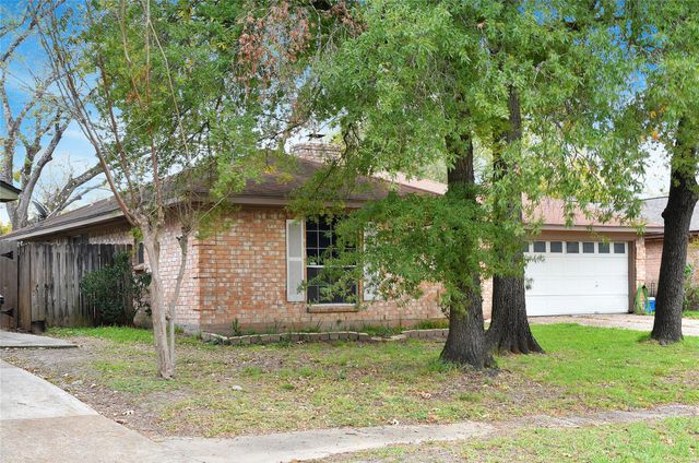 323 Edgeton Court, Houston, TX 77015