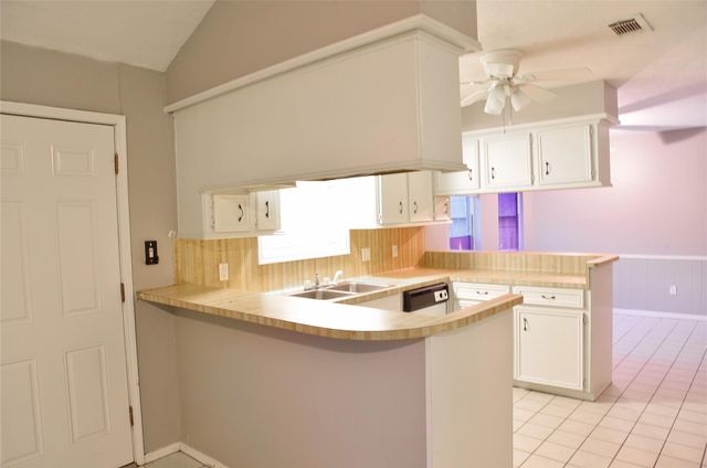 323 Edgeton Court, Houston, TX 77015