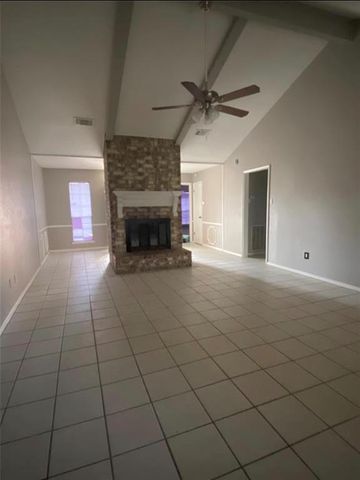323 Edgeton Court, Houston, TX 77015