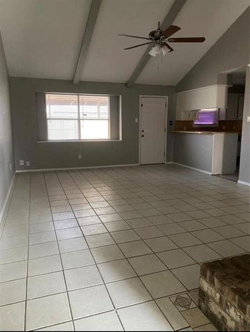 323 Edgeton Court, Houston, TX 77015