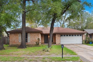 323 Edgeton Court, Houston, TX 77015