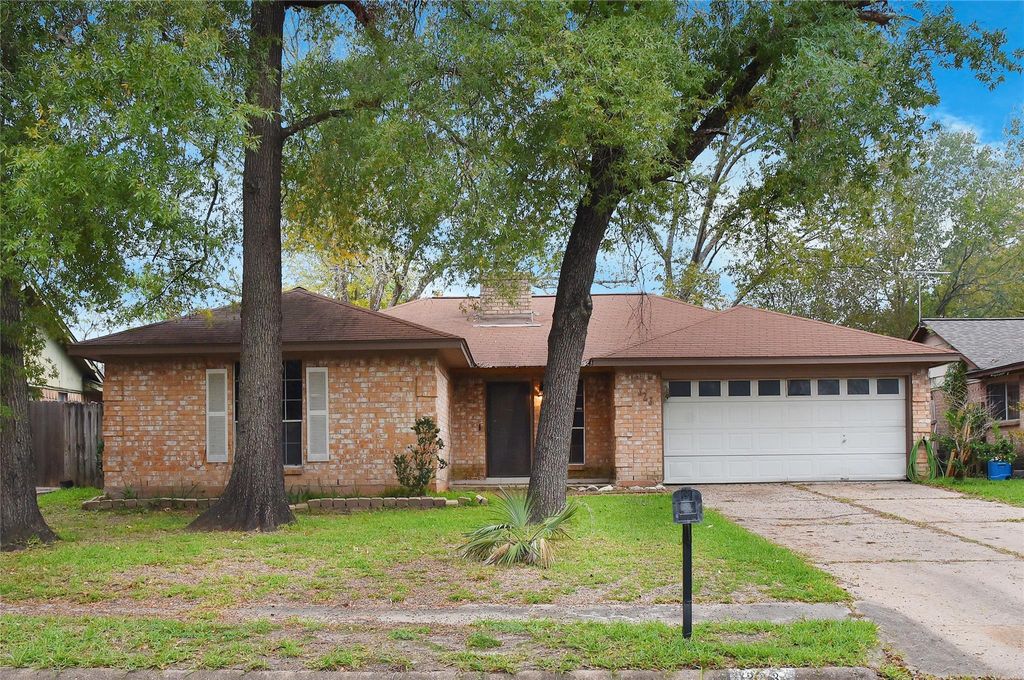 323 Edgeton Court, Houston, TX 77015
