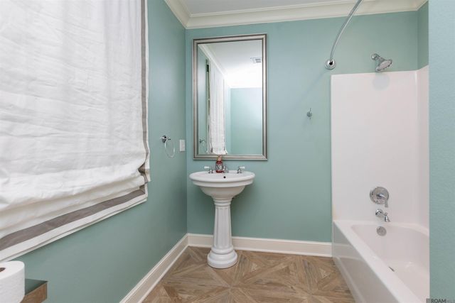 4843 Sweetbriar St, Baton Rouge, LA 70808