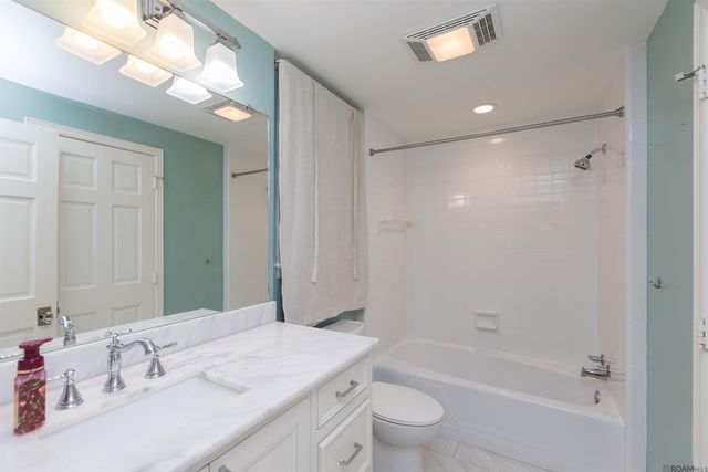 4843 Sweetbriar St, Baton Rouge, LA 70808