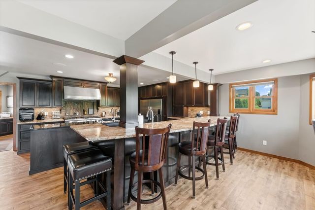 2400 Jennifer Lane, Shakopee, MN 55379