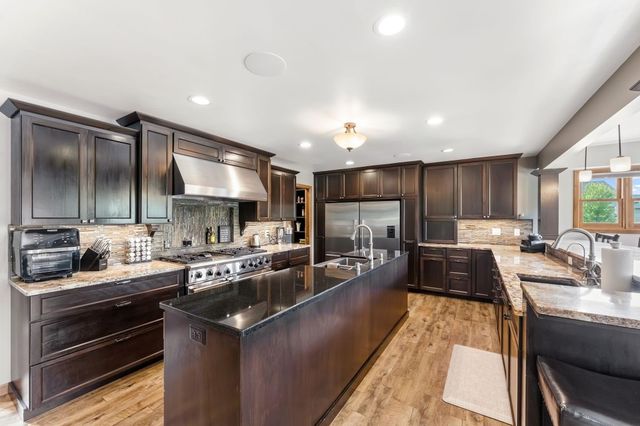 2400 Jennifer Lane, Shakopee, MN 55379