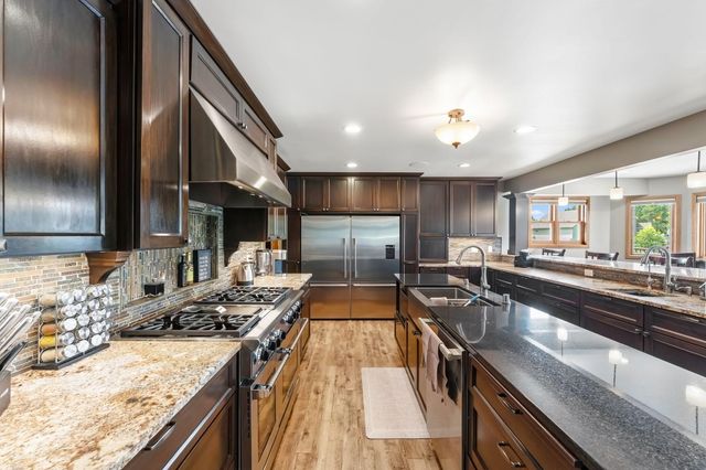 2400 Jennifer Lane, Shakopee, MN 55379