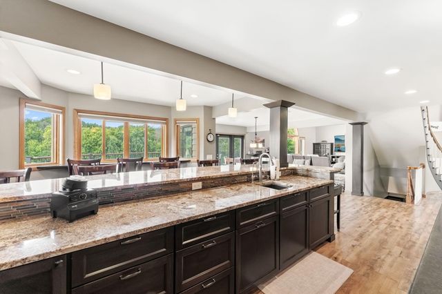 2400 Jennifer Lane, Shakopee, MN 55379
