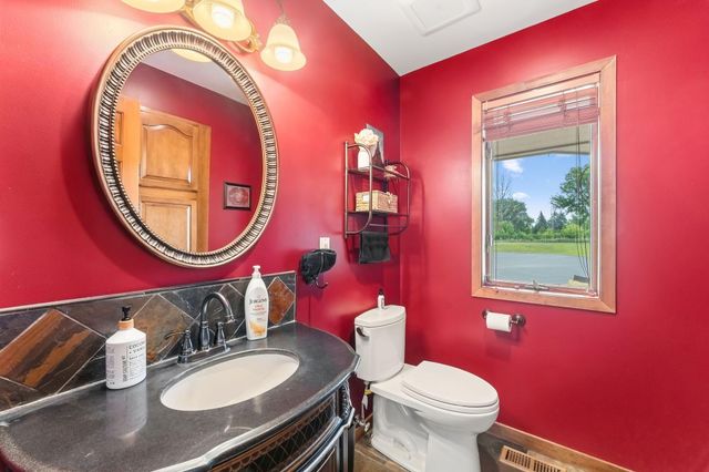 2400 Jennifer Lane, Shakopee, MN 55379