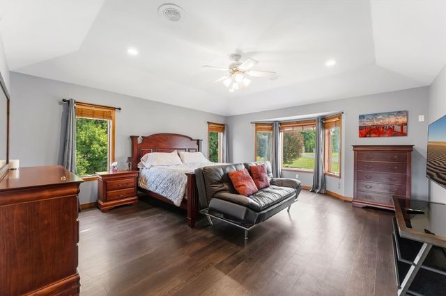 2400 Jennifer Lane, Shakopee, MN 55379