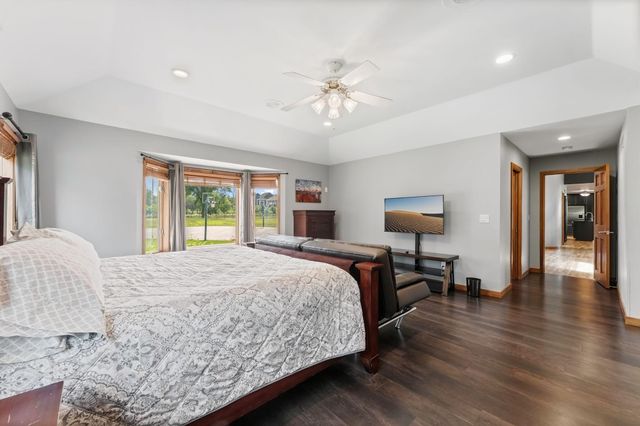 2400 Jennifer Lane, Shakopee, MN 55379