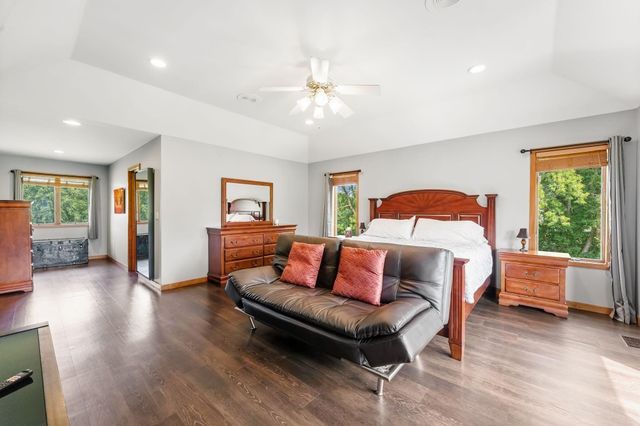 2400 Jennifer Lane, Shakopee, MN 55379