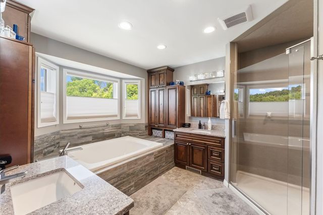 2400 Jennifer Lane, Shakopee, MN 55379