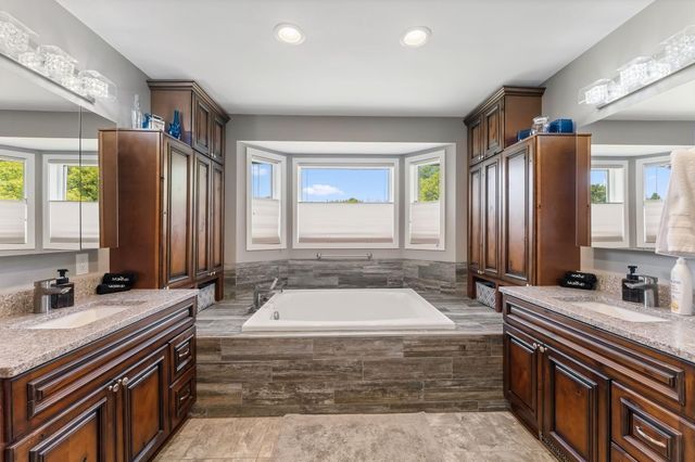 2400 Jennifer Lane, Shakopee, MN 55379