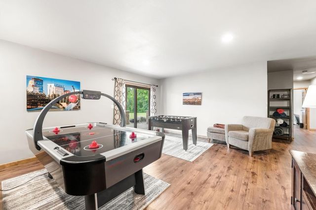 2400 Jennifer Lane, Shakopee, MN 55379