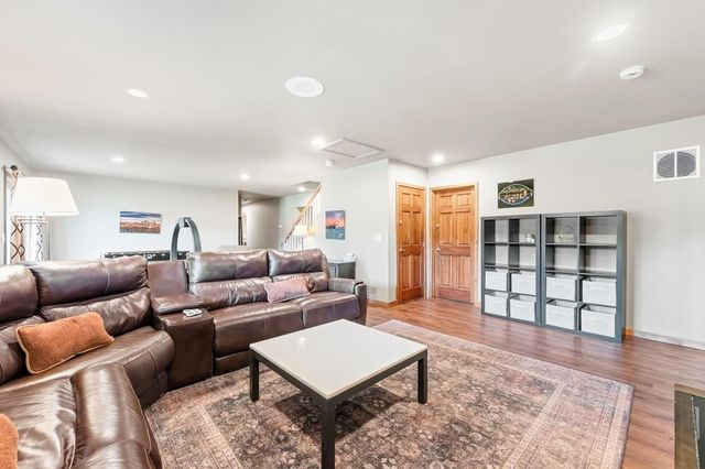 2400 Jennifer Lane, Shakopee, MN 55379
