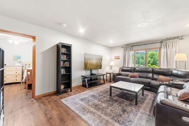 2400 Jennifer Lane, Shakopee, MN 55379