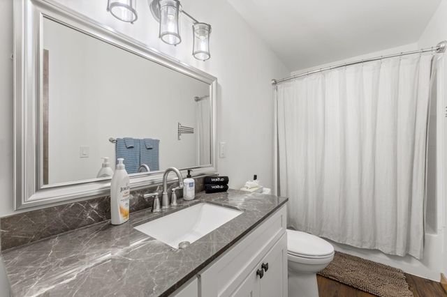 2400 Jennifer Lane, Shakopee, MN 55379